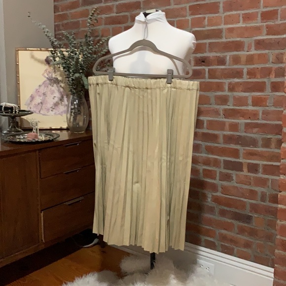 Eloquii Cream Faux Leather Pleated Midi Skirt - Picture 2 of 6